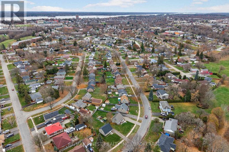 29253949/105-salisbury-avenue/brockville/brockville/ontario/K6V2T6_32