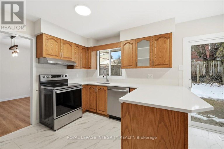 29214221/809-vinette-crescent/chatelaine-village/ottawa/ontario/K1E1X1_11