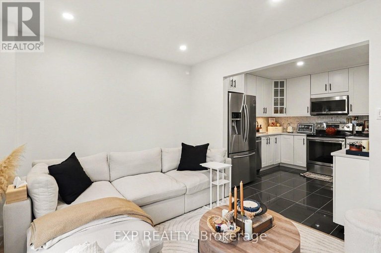 29593810/358-valade-crescent/fallingbrookpineridge/ottawa/ontario/K4A2V7_7