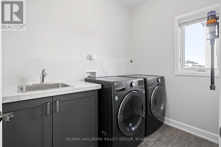 29521538/293-central-park/village-of-russell/russell/ontario/K4R0G2_16