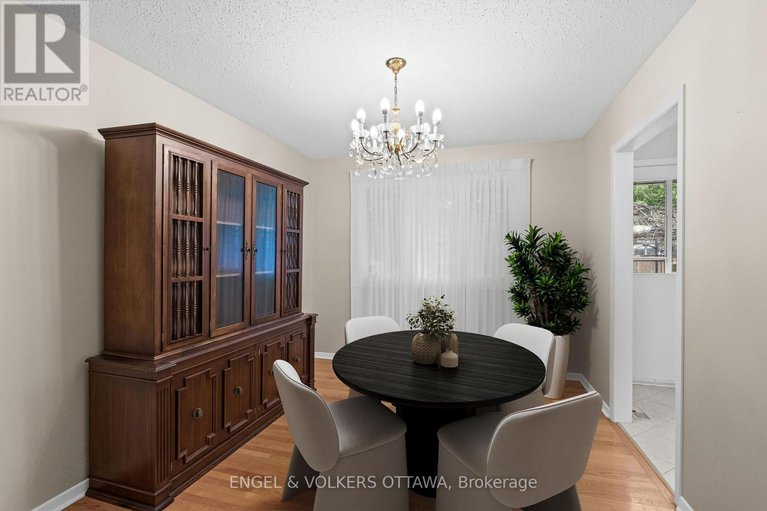 28812739/3348-kodiak-street/south-keys/ottawa/ontario/K1V7S8_11