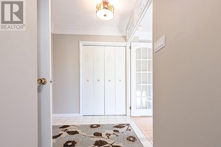 28861066/866-claude-street/castle-heightsrideau-high/ottawa/ontario/K1K2S6_2