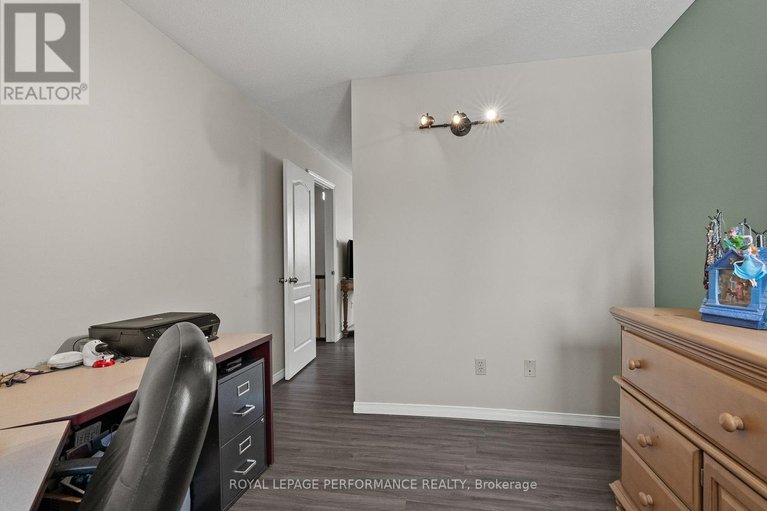 29329137/690-princess-louise-drive/fallingbrookridgemount/ottawa/ontario/K4A2C1_24