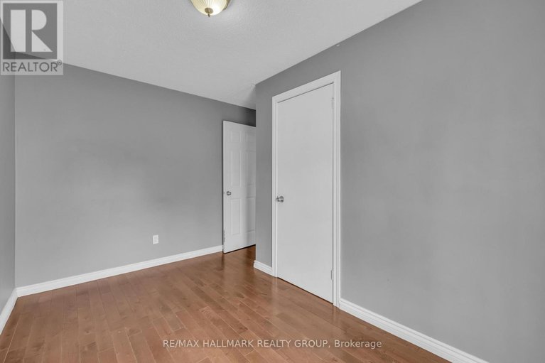 28280542/8-scharf-lane/glencairnhazeldean/ottawa/ontario/K2L2K2_18