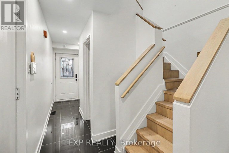 29593810/358-valade-crescent/fallingbrookpineridge/ottawa/ontario/K4A2V7_5