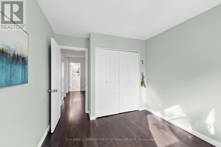 28819610/12-550-straby-avenue/overbrookcastle-heights/ottawa/ontario/K1K1H1_25
