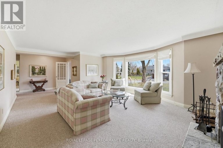 29644956/880-melwood-avenue/mckellar-heightsglabar-park/ottawa/ontario/K2A3C3_12