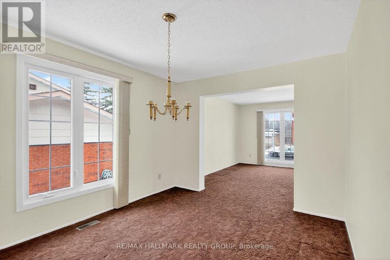 29582128/1050-plante-drive/hunt-clubwestern-community/ottawa/ontario/K1V9E6_11