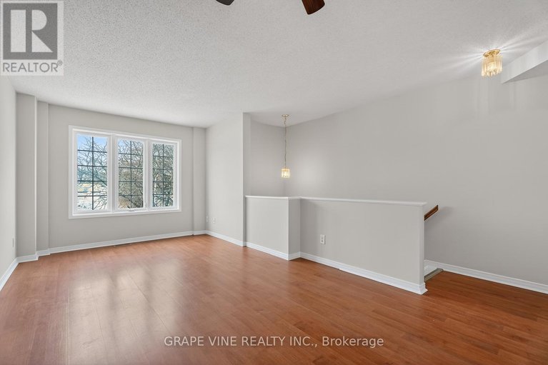 29436743/460-seyton-drive/westcliffe-estates/ottawa/ontario/K2H1G2_7