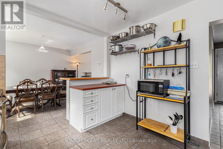28782240/2563-egan-road/mooneys-bayriverside-park/ottawa/ontario/K1V8M9_14
