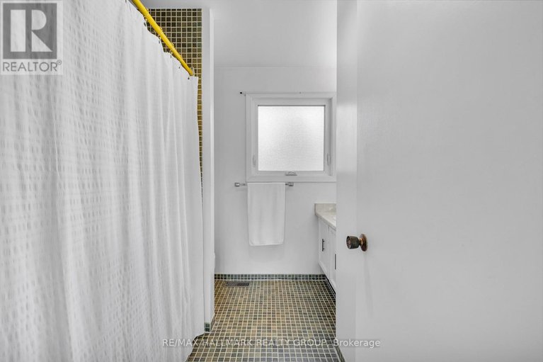 29133193/3407-mccarthy-road/hunt-clubwestern-community/ottawa/ontario/K1V9G6_15