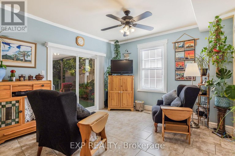 28642527/93-high-street/vankleek-hill/champlain/ontario/K6A1B4_6