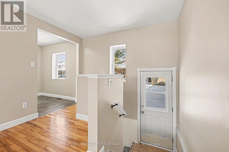 29388559/975-sheridan-avenue/carlington/ottawa/ontario/K1Z6M4_10