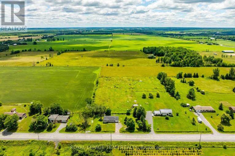 28931174/1234-kinburn-side-road/dunrobin/ottawa/ontario/K0A3M0_2
