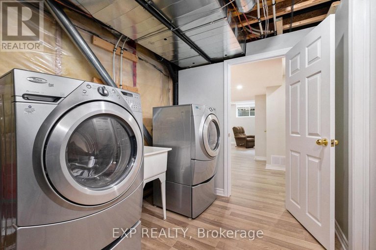 28543377/211-leamington-way/strandherd/ottawa/ontario/K2J3T4_28