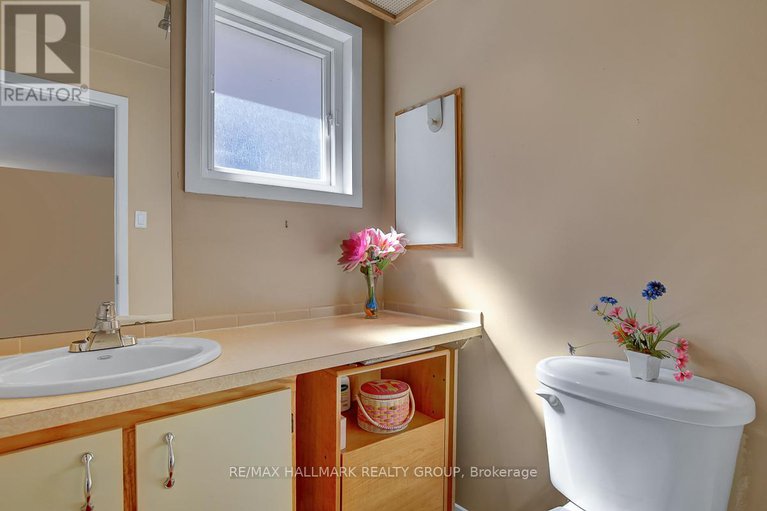28877210/6078-rivercrest-drive/chapel-hill/ottawa/ontario/K1C5R2_17
