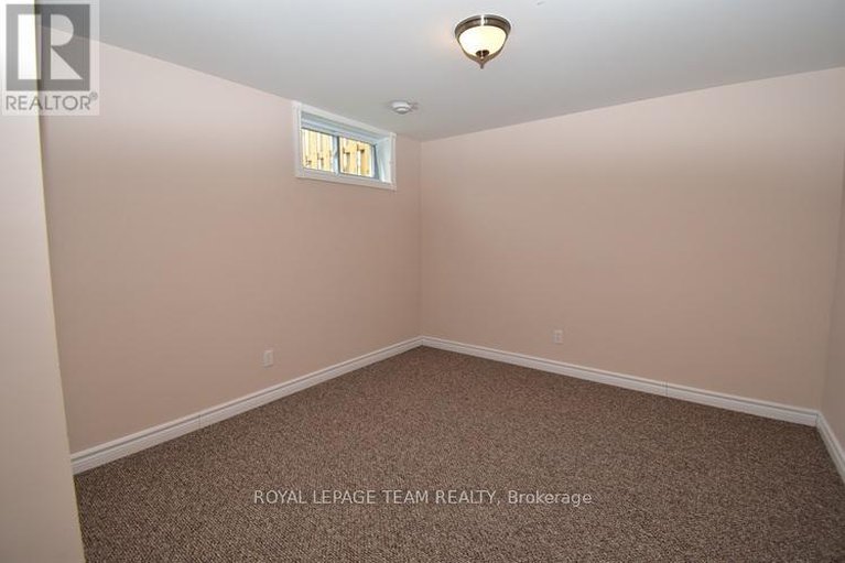 29135893/5516-meadowbrook-drive/iroquois/south-dundas/ontario/K0E1K0_17