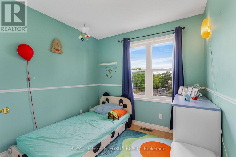 28812430/111-arcola-private/overbrookcastle-heights/ottawa/ontario/K1K4W9_16
