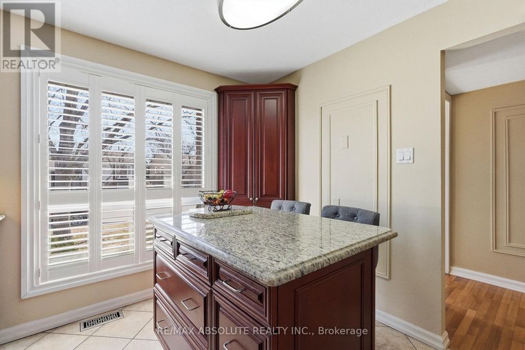 29579174/1594-st-georges-street/bilberry-creekqueenswood-heights/ottawa/ontario/K1E2M9_5