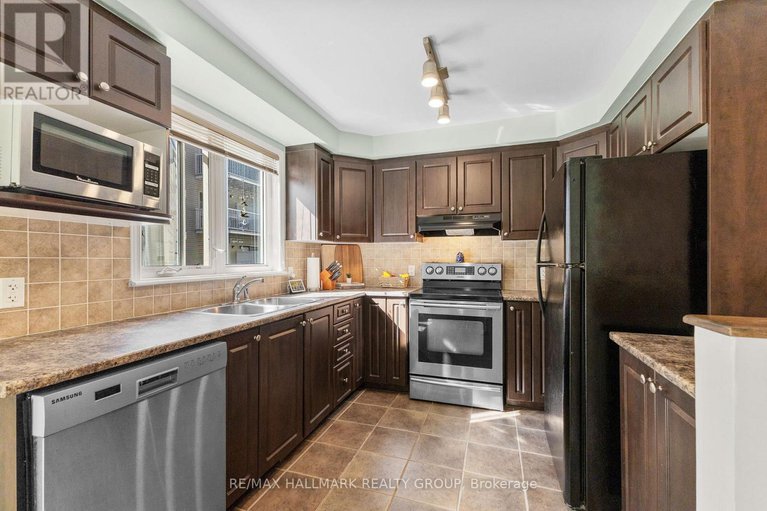 29249914/7-325-elite-private/longfields/ottawa/ontario/K2J0A4_12