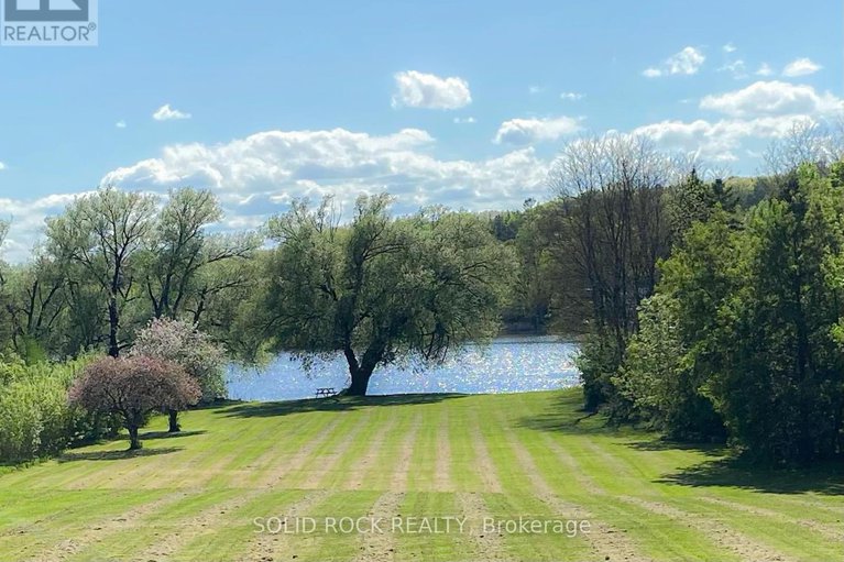 28251367/724-river-road/riverside-southgloucester-glen/ottawa/ontario/K4M1B2_1