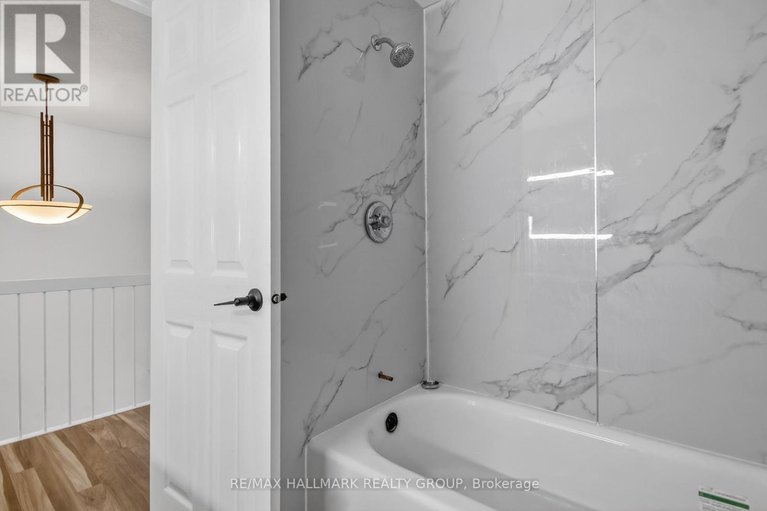 29293423/7-86-esterlawn-private/mckellar-heightsglabar-park/ottawa/ontario/K2A4C1_16