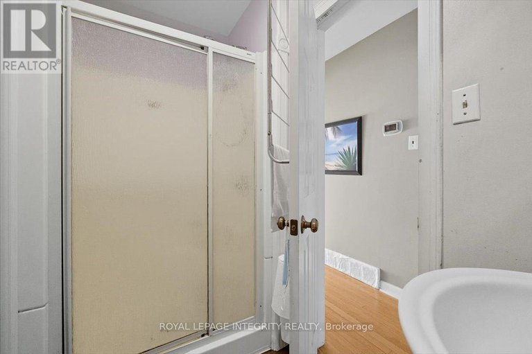 28877038/1293-maitland-avenue/copeland-park/ottawa/ontario/K2C2C4_21
