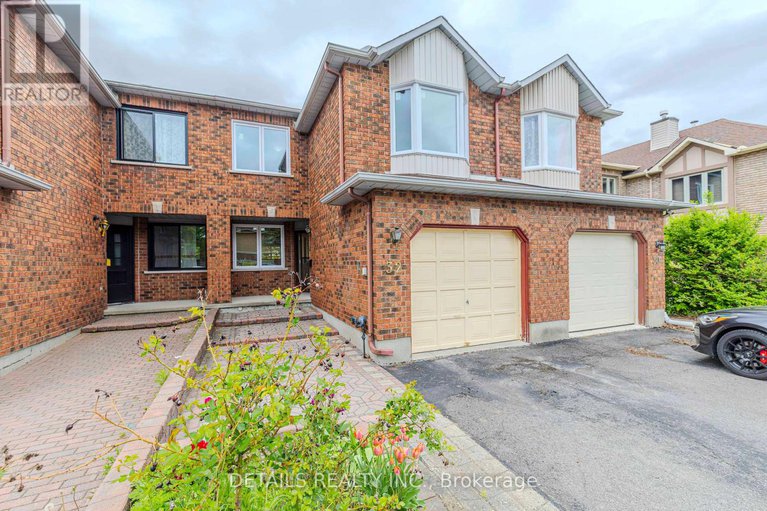 32 Winnegreen Court W