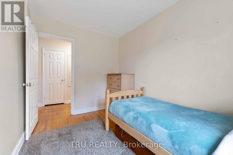 28591206/14-claver-street/cardinal-heights/ottawa/ontario/K1J6W7_13