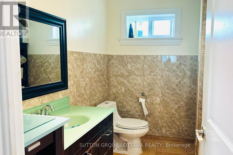 28434012/139-eccles-street/west-centre-town/ottawa/ontario/K1R6S7_14
