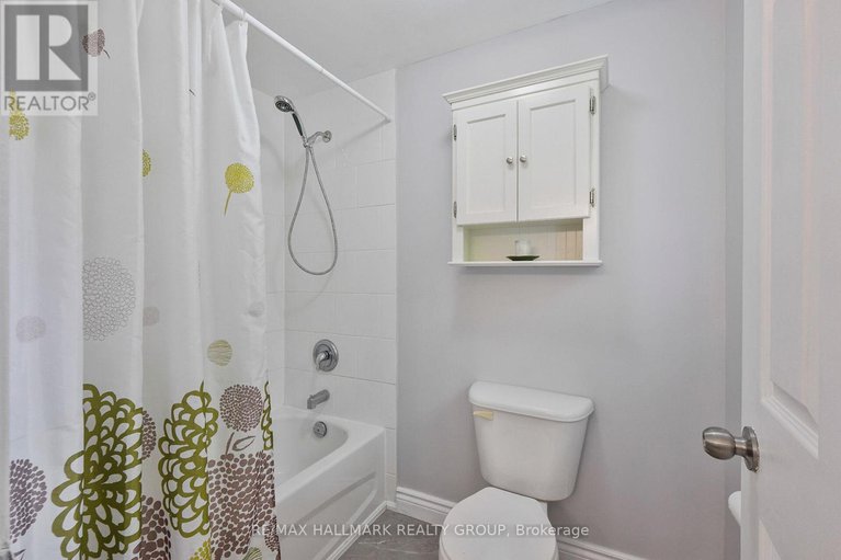 28552102/1430-royal-maple-drive/cumberland-ridge/ottawa/ontario/K4C1B5_28