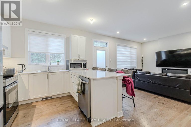 29107787/241-falsetto-street/mer-bleuebradley-estatesanderson-park/ottawa/ontario/K1W0S2_10