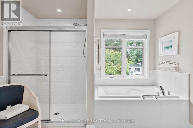 28806486/27-esquimault-avenue/bruce-farmgraham-parkqualicumbellands/ottawa/ontario/K2H6Z4_30