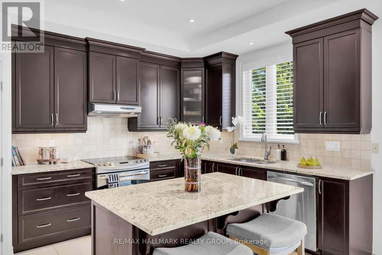 28526274/451-landswood-way/stittsville-south/ottawa/ontario/K2S0A4_13