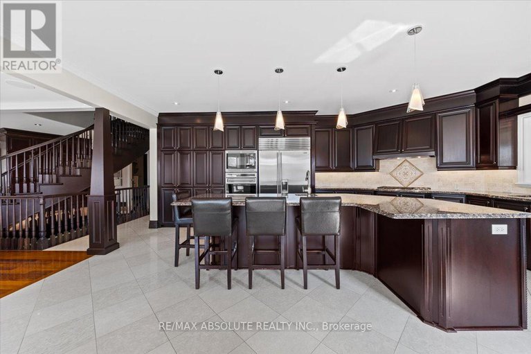 28246473/124-biltmore-crescent/btwn-franktown-rd-fallowfield-rd/ottawa/ontario/K2S2C6_12