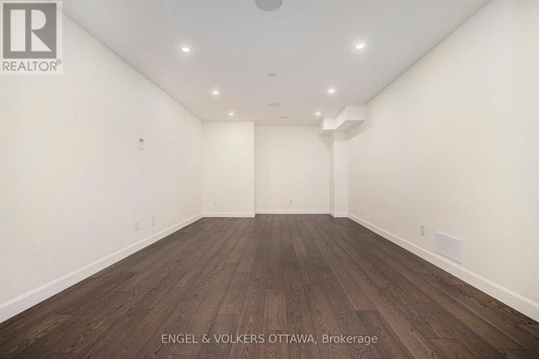28202595/888-melwood-avenue/mckellar-heightsglabar-park/ottawa/ontario/K2A3C3_32