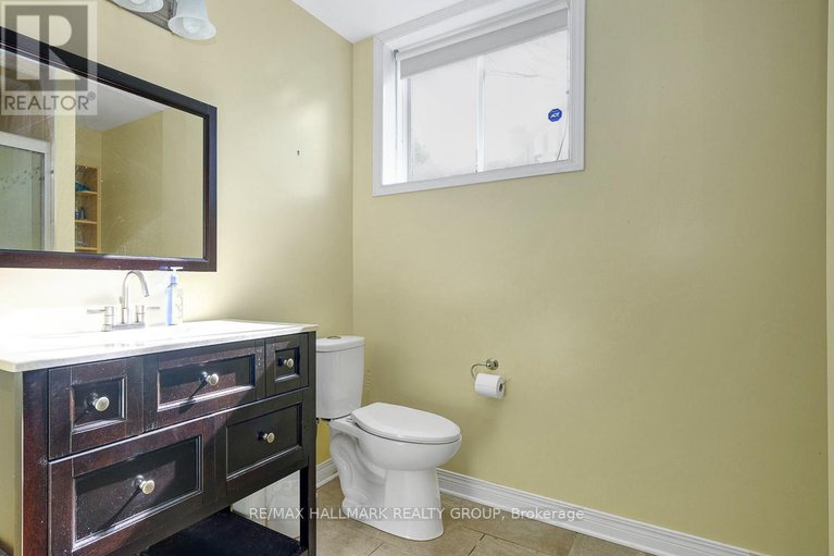 28232415/46-chapelier-private/queenswood-heights-south/ottawa/ontario/K1E3Y1_36