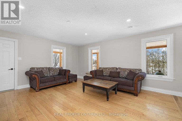 29434200/10969-gilmour-road/south-dundas-matilda-twp/south-dundas/ontario/K0C1C0_14