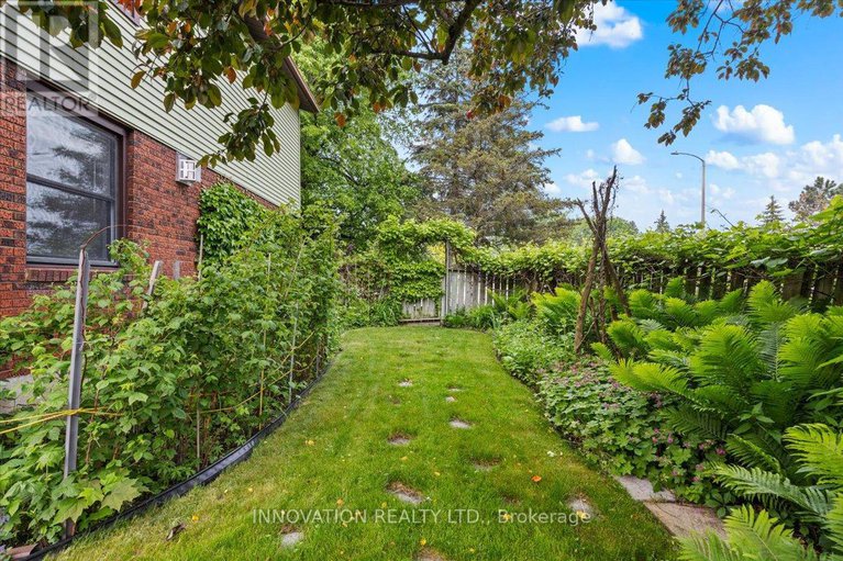 28436166/1553-marcoux-drive/bilberry-creekqueenswood-heights/ottawa/ontario/K1E2K5_40