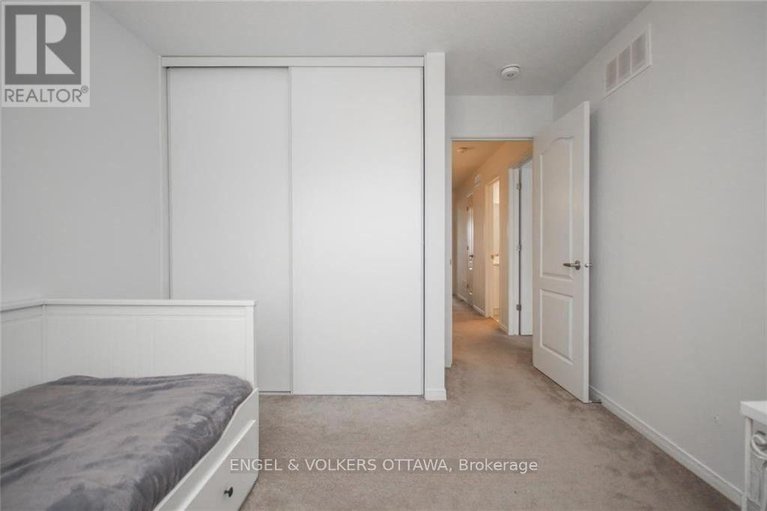 28850682/507-tulip-tree-way/mer-bleuebradley-estatesanderson-park/ottawa/ontario/K1W0L8_26