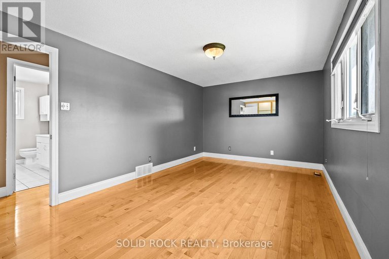 28407266/1631-charbonneau-street/bilberry-creekqueenswood-heights/ottawa/ontario/K1E2J6_27