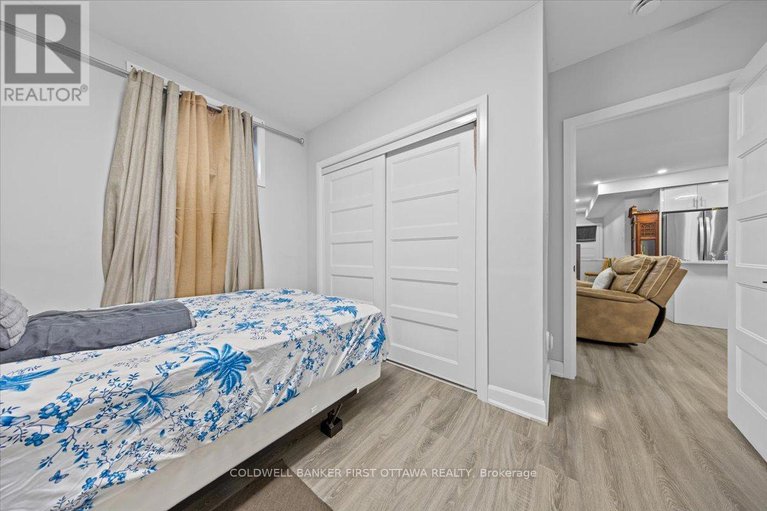 28927666/560-queen-mary-street/overbrookcastle-heights/ottawa/ontario/K1K1W1_28