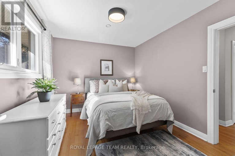 28964943/937-kingsmere-avenue/mckellar-heightsglabar-park/ottawa/ontario/K2A3K2_17