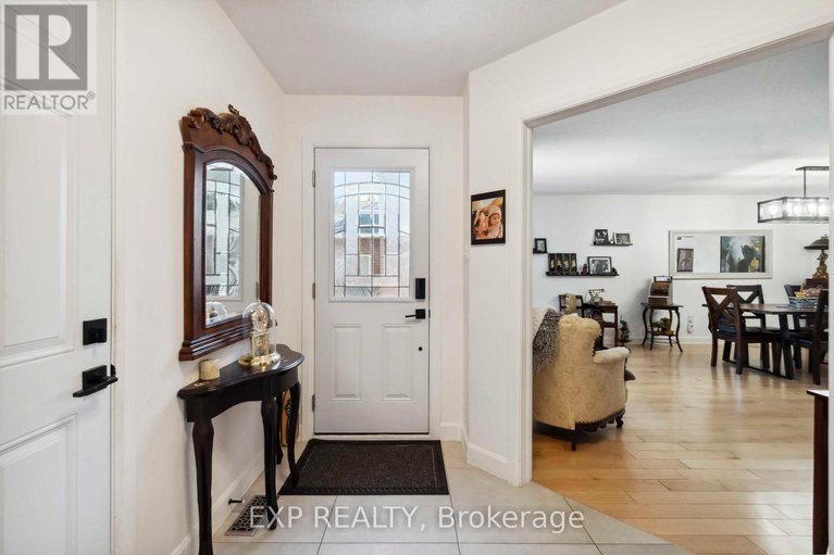 28509439/2092-legrand-crescent/queenswood-heights-south/ottawa/ontario/K1E3T6_3