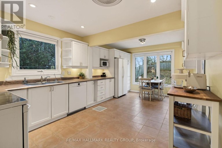 29612402/24-hobart-crescent/sheahan-estatestrend-village/ottawa/ontario/K2H5S4_9