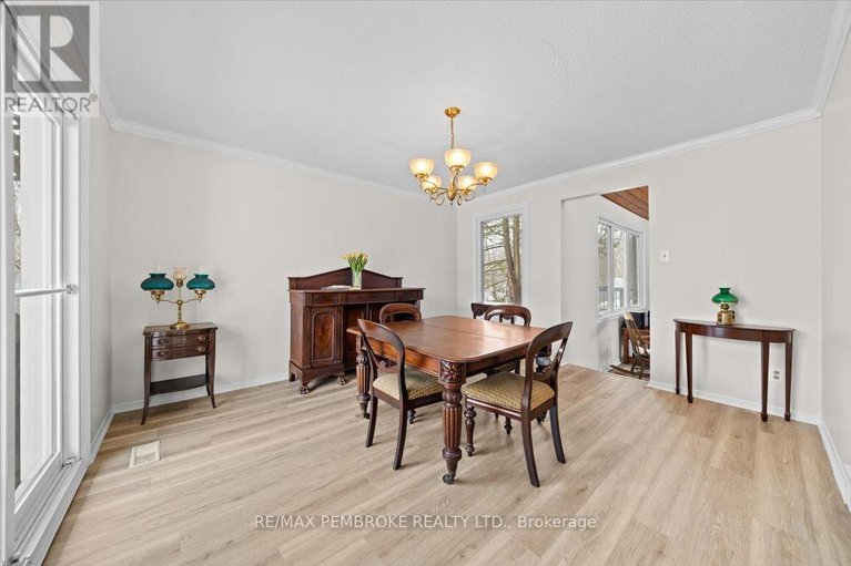 29556813/1235-millburn-crescent/cumberland-ridge/ottawa/ontario/K4C1C9_18