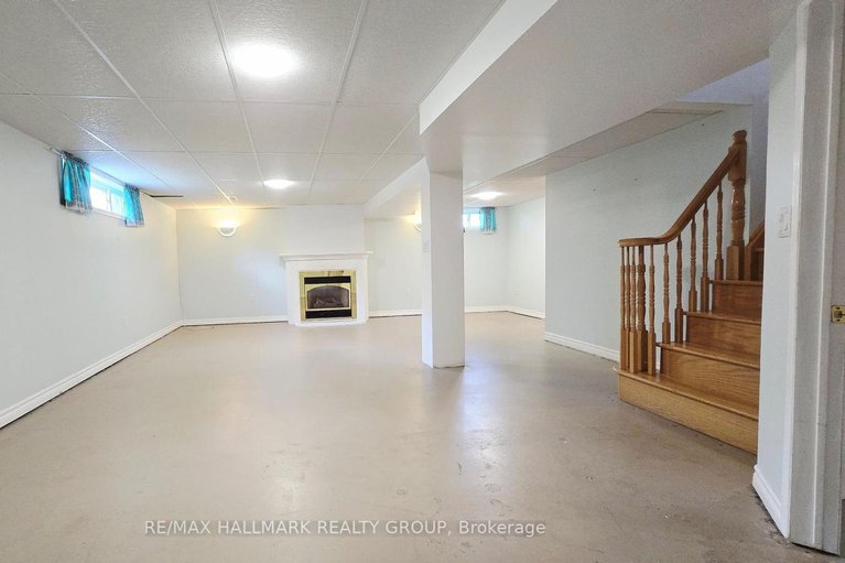 28842722/38-hadley-circle/bells-corners/ottawa/ontario/K2H6N9_24