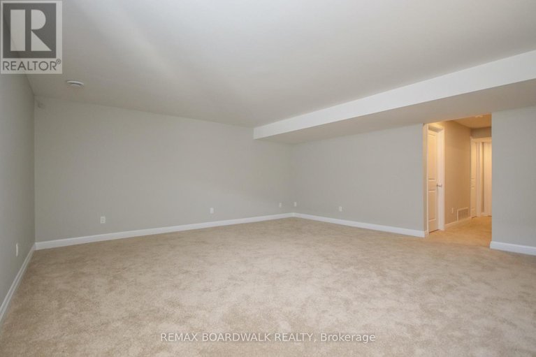 29643947/74-michael-stoqua-street/cfb-rockcliffe-and-area/ottawa/ontario/K1K5A2_31