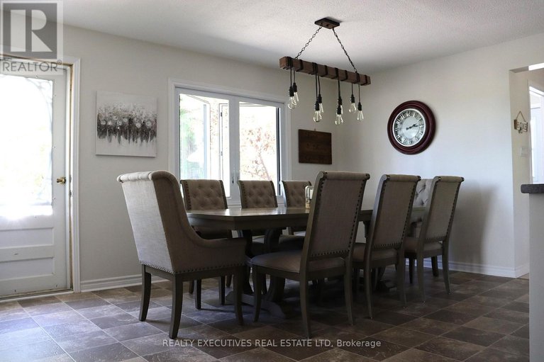 28771764/11908-toyeshill-road/south-dundas-matilda-twp/south-dundas/ontario/K0C2H0_15