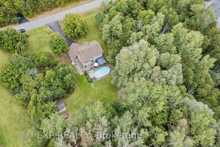 28792701/8325-albert-bouwers-circle/osgoode-twp-north-of-reg-rd-6/ottawa/ontario/K0A2P0_30